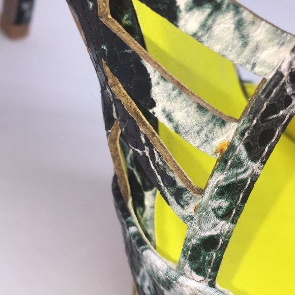 Qupid Women’s Platform Green Faux Snakeskin 5.5 in Heels Size 7.5 - Picture 13 of 16